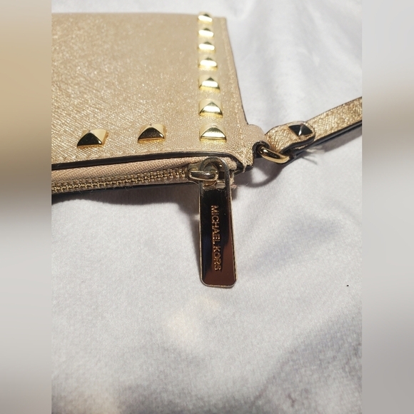 Michael Kors Large Wristlet Saffiano Stud Gold Leather Gold Zip - Picture 5 of 8